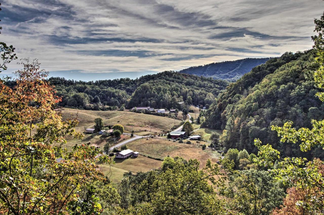 Ferienhaus Scenic Solitude With Private Hot Tub! Pigeon Forge