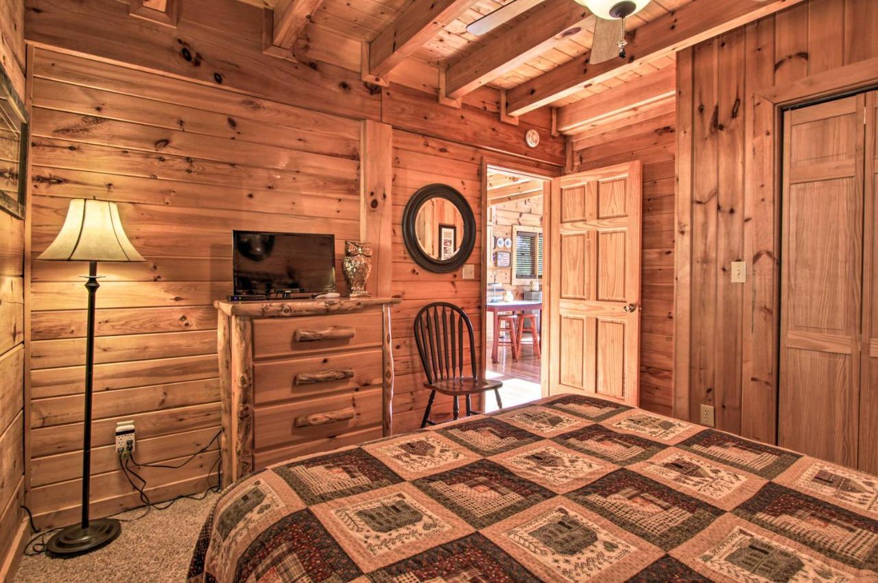 Scenic Solitude With Private Hot Tub! Pigeon Forge