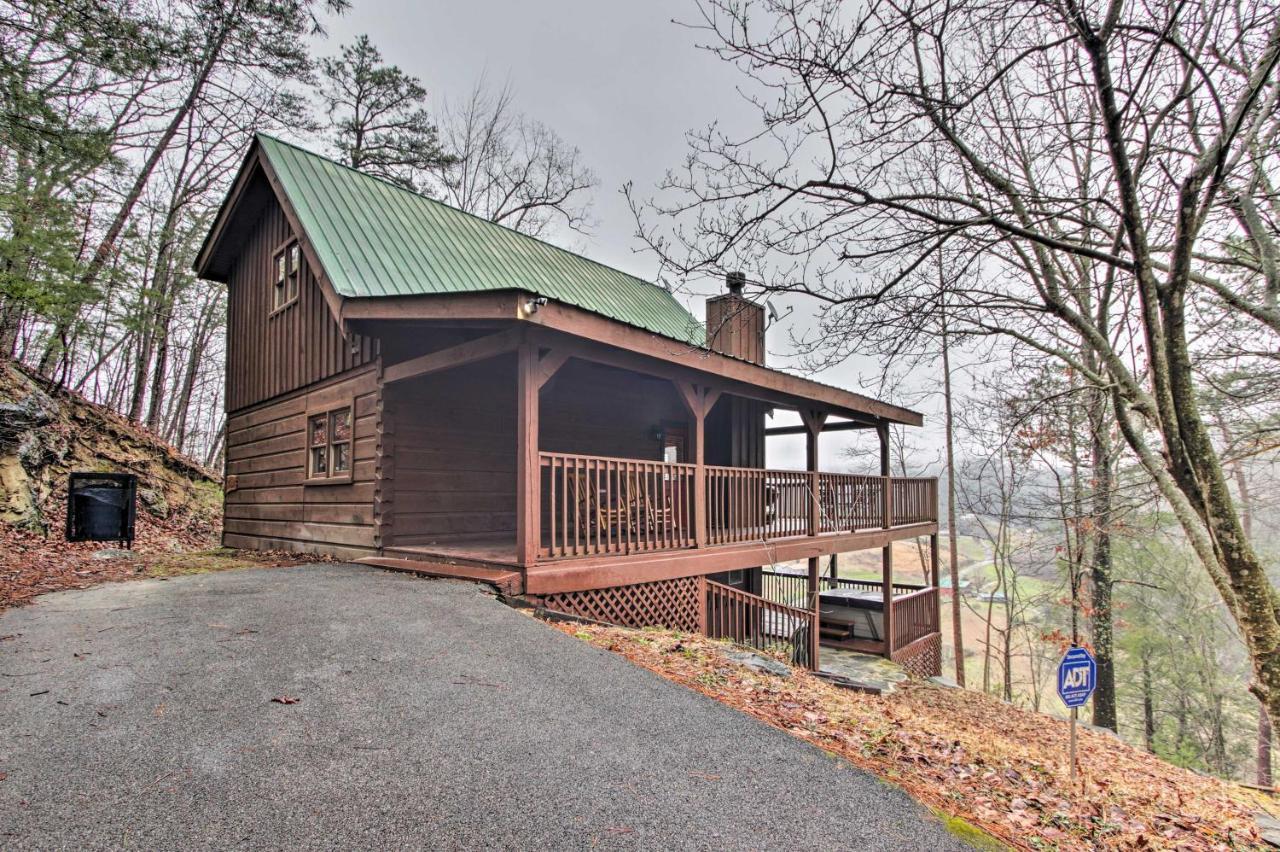 Ferienhaus Scenic Solitude With Private Hot Tub! Pigeon Forge